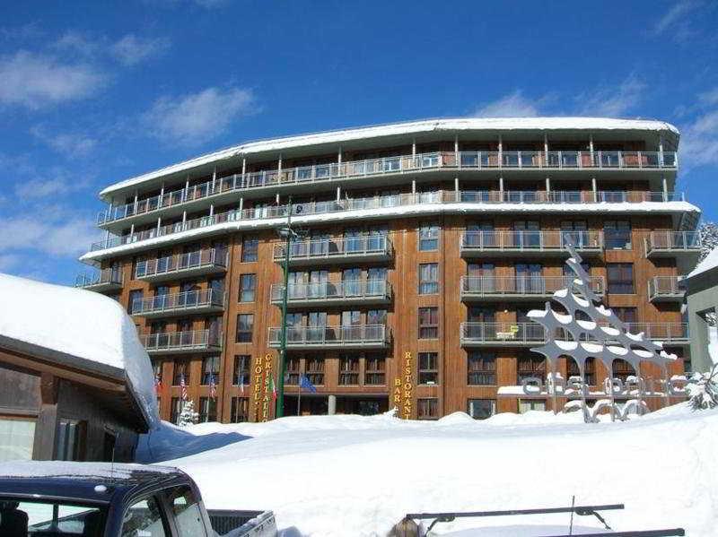 Hotel Cristallo Sestriere Exterior photo